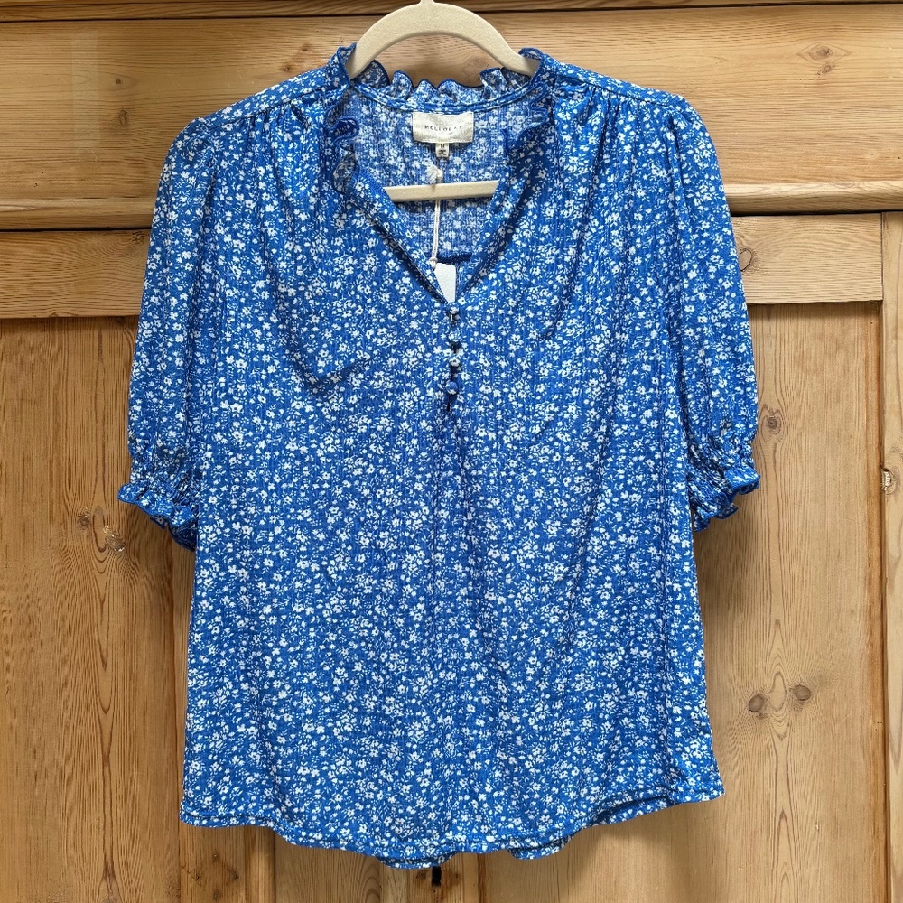 MELLODAY NWT Blue White Floral Print Top Smocked Sleeves Size S